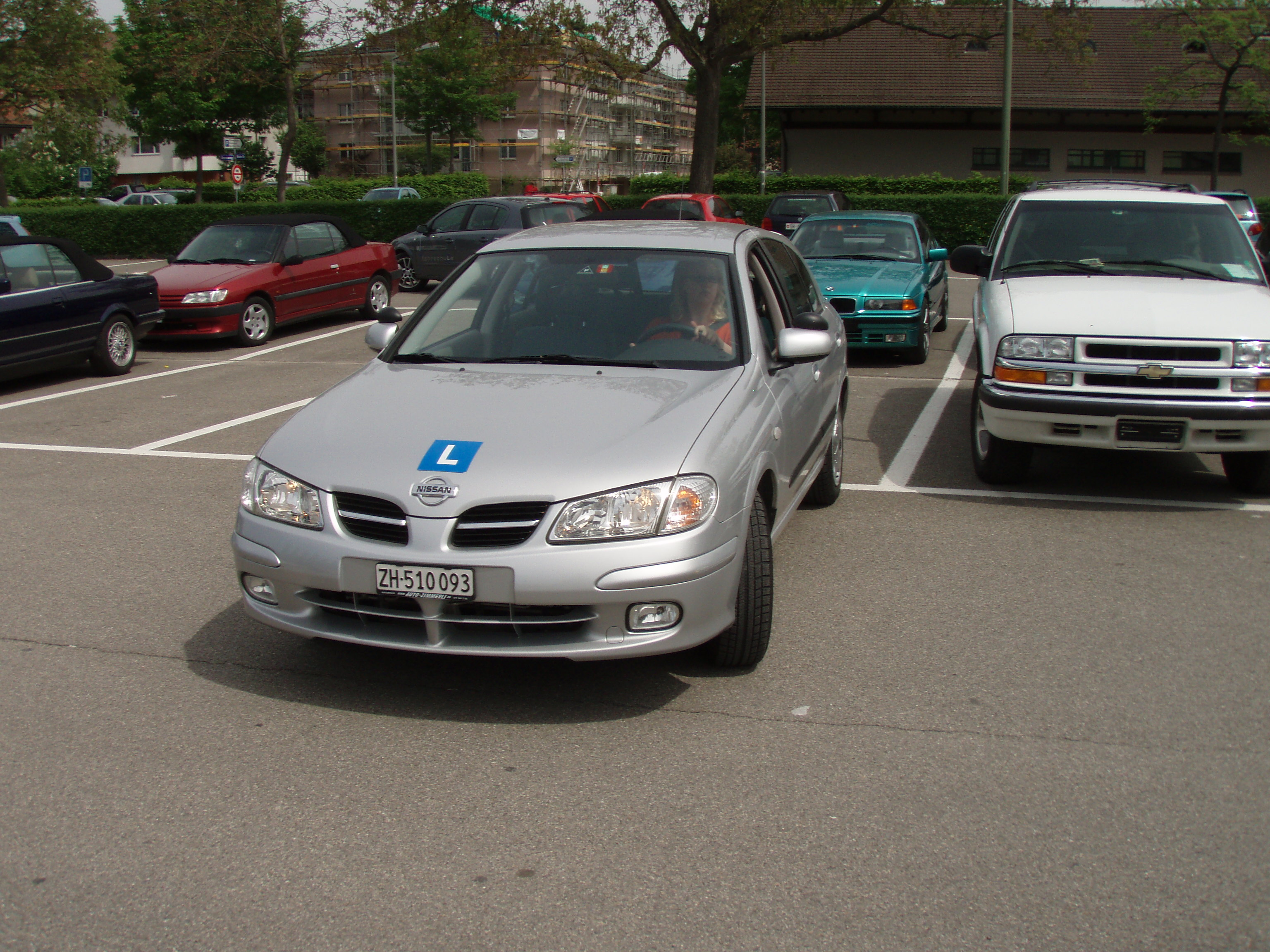 ABCD Fahrschule bietet auf Nachhilfe für Parkieren, Autobahn befahren an.